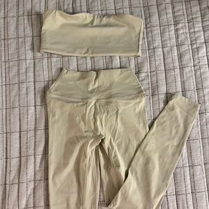 Women's Cream Activewear Set
Worn once tight fit